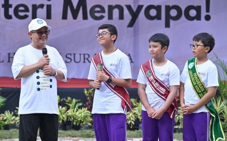 Mendikdasmen Abdul Mu’ti Ajak Murid SD Al Hikmah Surabaya Hidup Sehat dan Berkarakter Hebat