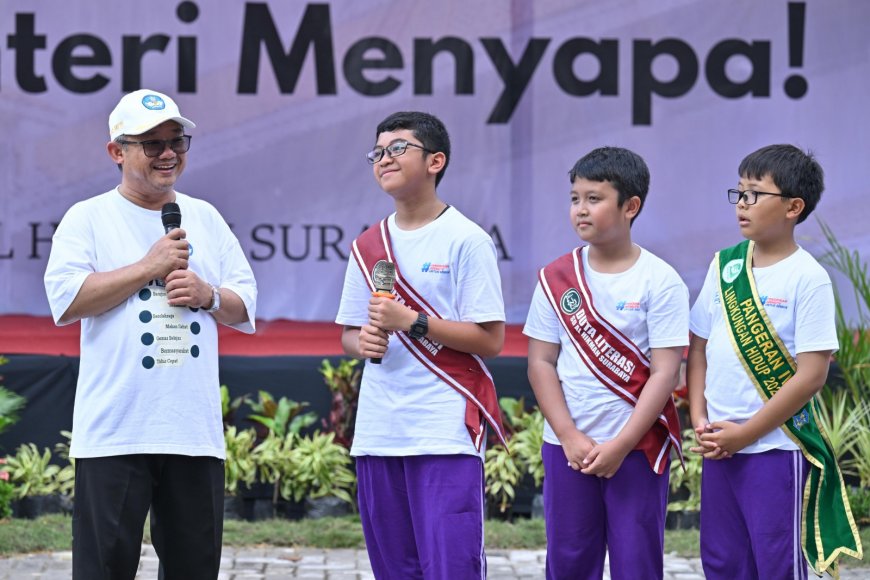 Mendikdasmen Abdul Mu’ti Ajak Murid SD Al Hikmah Surabaya Hidup Sehat dan Berkarakter Hebat