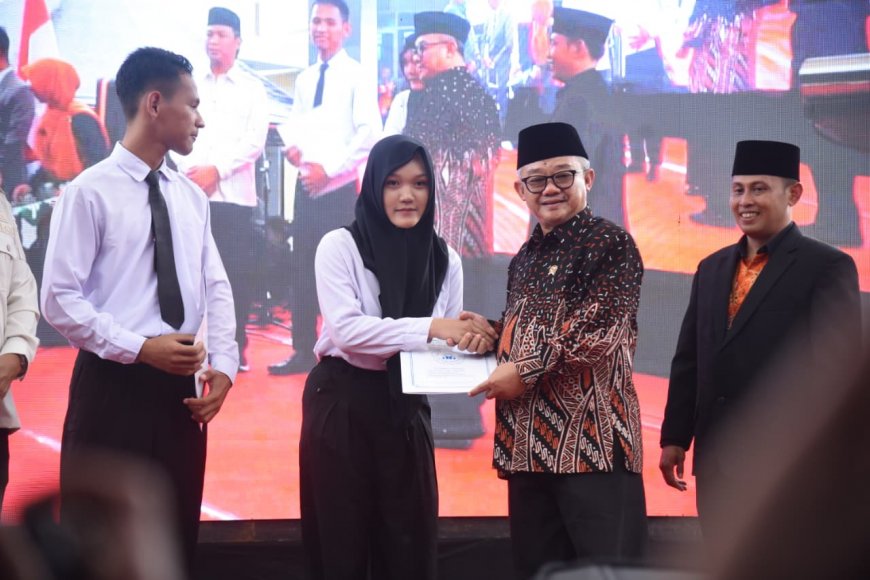 Mendikdasmen: SMK Harus Jadi Ujung Tombak Cetak Generasi Siap Kerja dan Berdaya Saing Global