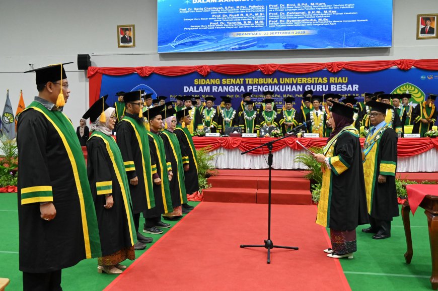 Bertambah Jadi 136 Orang, Rektor Unri Kukuhkan Enam Guru Besar Baru