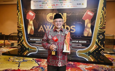 Kemendikdasmen Raih Dua Penghargaan pada CNN Indonesia Award 2025