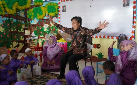 Direktur PAUD PNF Kemendikdasmen Ajak Anak TK Lillah Pekanbaru Belajar dengan Ceria dan Berkarakter