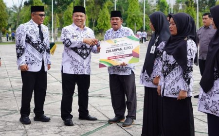 Tiga Guru Berprestasi di Riau Dapat Hadiah Umrah pada Peringatan Hari Guru Nasional