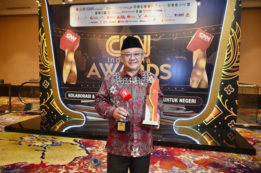 Kemendikdasmen Raih Dua Penghargaan pada CNN Indonesia Award 2025