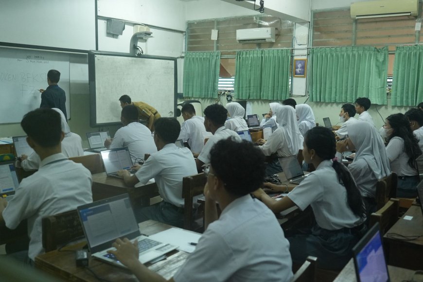 Dirjen PAUD Dikdasmen Pastikan Pelaksanaan TKA Berjalan Lancar di SMAN 78 Jakarta