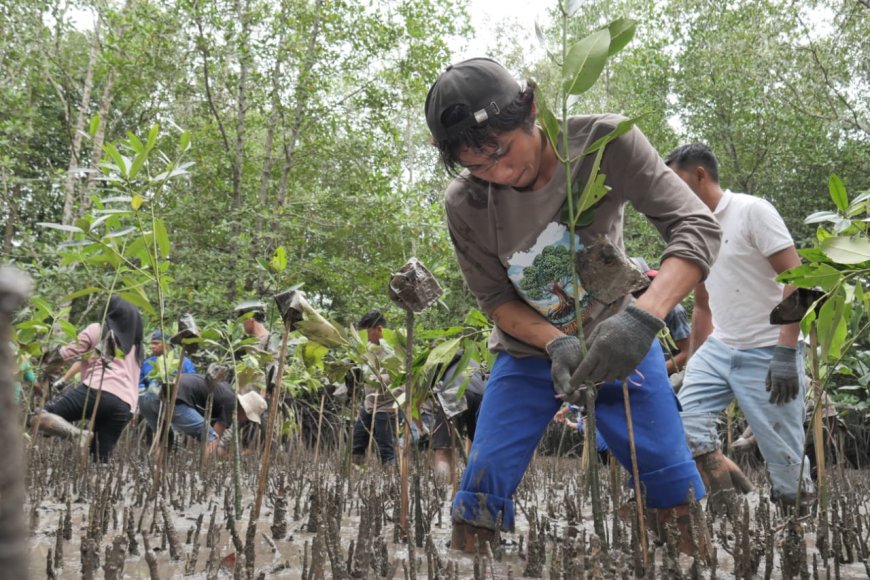 Kelompok Masyarakat Bengkalis dan Siak Provinsi Riau Belajar Mangrove di Johor, Malaysia.