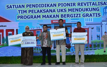 Wamen Atip Apresiasi Daerah, Sekolah, dan UPT Penggerak Program MBG 2025