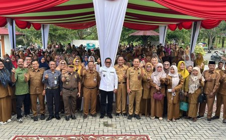 Bupati Zukri Resmikan Digitalisasi Pembelajaran di Pelalawan, Ratusan Sekolah Gunakan Papan Interaktif