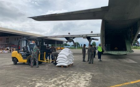 Bulog Kirim 20 Ton Beras via Udara ke Bener Meriah untuk Warga Terdampak Bencana