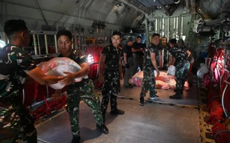 TNI AU Kirim 4,2 Ton Bantuan Kemanusiaan ke Aceh Gunakan Pesawat Hercules