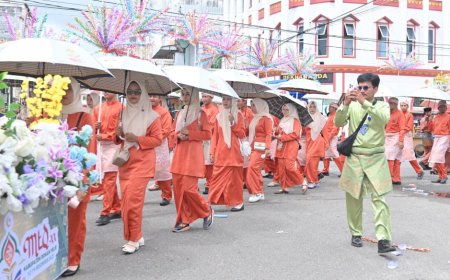 Pawai Ta’aruf Resmi Buka MTQ ke-XX Rokan Hilir 2025, Ribuan Peserta Padati Bagansiapiapi
