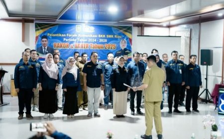 Kadisdik Riau Lantik Pengurus FKBKK 2024–2028, Perkuat Akses Kerja Lulusan SMK