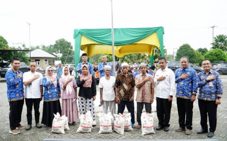 Ramani Terharu Terima Bantuan Beras Pemkab Kampar: Sangat Berarti di Tengah Ekonomi Sulit