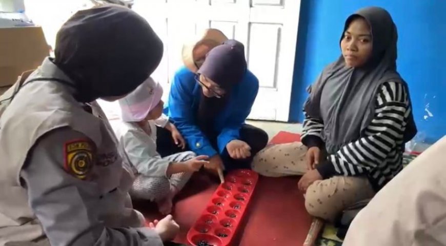 Ikut Misi Trauma Healing, 7 Mahasiswa UIR Diterjunkan ke Lokasi Bencana Sumbar