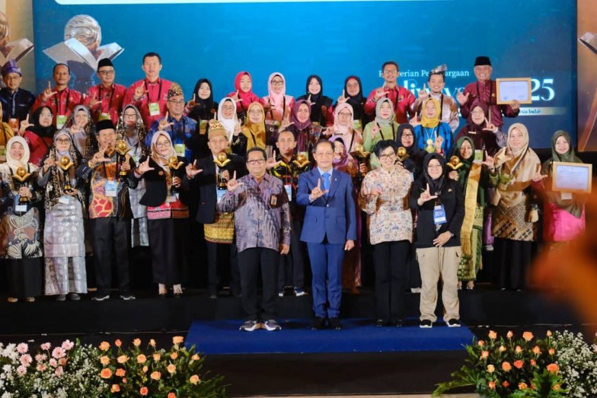 Siak Ukir Prestasi, 11 Sekolah Raih Penghargaan Adiwiyata Nasional 2025