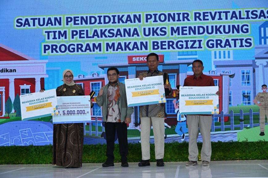 Wamen Atip Apresiasi Daerah, Sekolah, dan UPT Penggerak Program MBG 2025