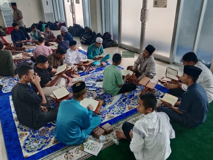 Ratusan Pelajar SMA/SMK Pekanbaru Menginap di Masjid Al-Maqari, Ikuti Program Pelajar Masuk Masjid Pemprov Riau