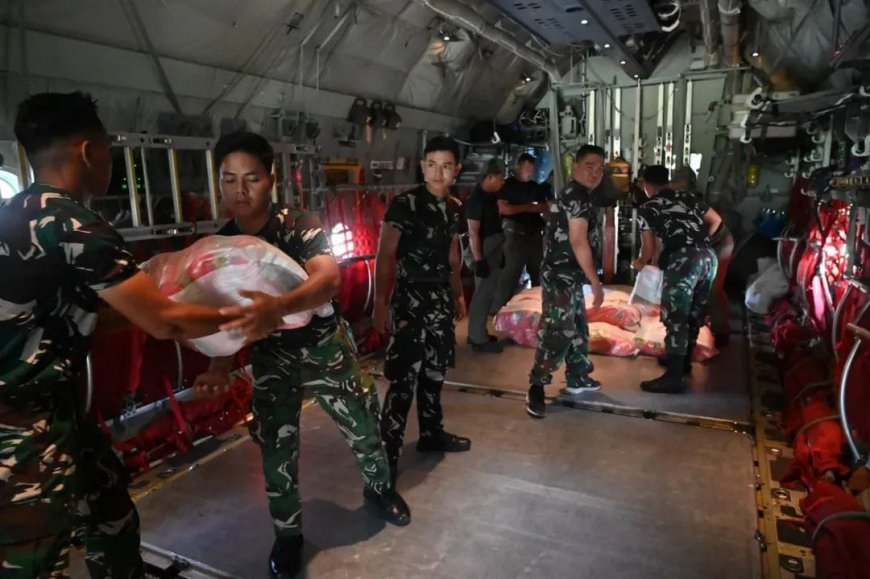 TNI AU Kirim 4,2 Ton Bantuan Kemanusiaan ke Aceh Gunakan Pesawat Hercules