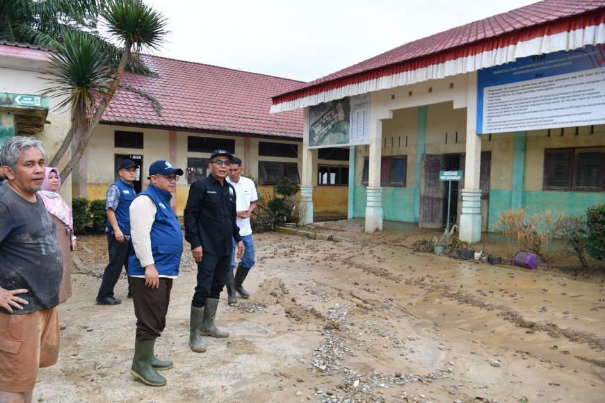 Presiden Prabowo Terima Laporan Dampak Banjir di Sumatra, Ribuan Sekolah Terdampak dan Kurikulum Darurat Disiapkan