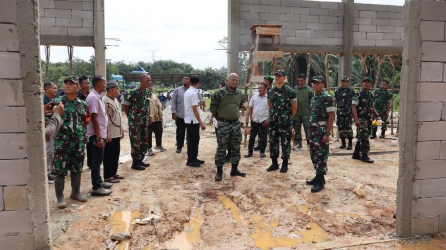 Irtum Itdam XIX/Tuanku Tambusai Tinjau Pembangunan Koperasi Merah Putih di Kampar