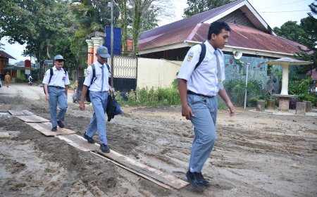 Wamendikdasmen Atip Tegaskan Sekolah Terdampak Banjir Harus Tetap Bangkit dan Belajar