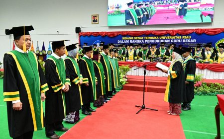 Universitas Riau Kukuhkan 8 Guru Besar Baru, Jumlah Profesor Aktif Kini Tembus 144 Orang