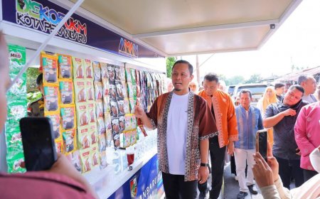 UMKM di Tepi Sungai Siak Dapat Gerobak Baru, Wali Kota Pekanbaru Mulai Penataan Kawasan Senapelan