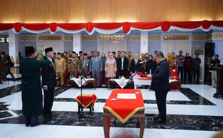 Plt Gubernur Riau Lantik 14 Pejabat Eselon II, Tekankan Amanah dan Kekompakan OPD