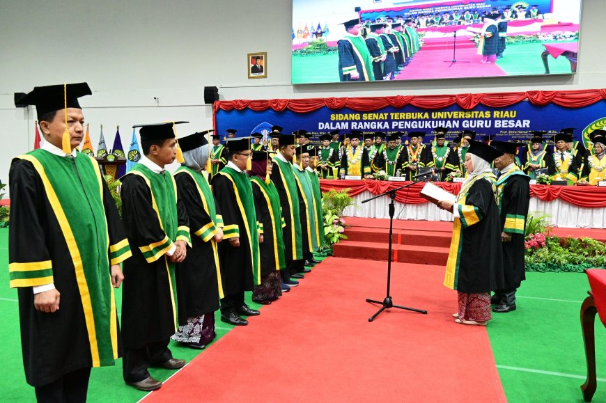 Universitas Riau Kukuhkan 8 Guru Besar Baru, Jumlah Profesor Aktif Kini Tembus 144 Orang