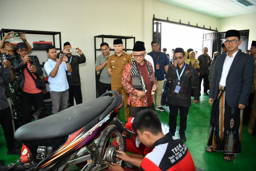 Mendikdasmen Resmikan 59 Sekolah Hasil Revitalisasi di Majalengka, Dorong Pendidikan Bermutu dan Ekonomi Lokal