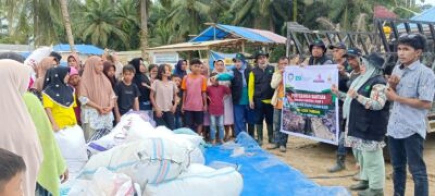 Tembus Medan Ekstrem, Tim UIN Suska Riau Salurkan Bantuan ke Desa Babo yang Rusak Hampir 100 Persen