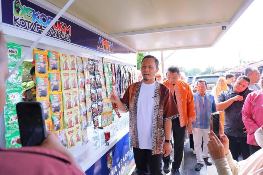 UMKM di Tepi Sungai Siak Dapat Gerobak Baru, Wali Kota Pekanbaru Mulai Penataan Kawasan Senapelan
