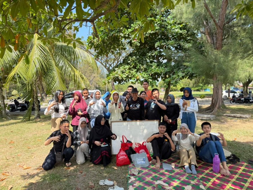 Dosen Polbeng Ajak Siswa SMAN 1 Bengkalis Belajar Bahasa Inggris Sambil Peduli Lingkungan
