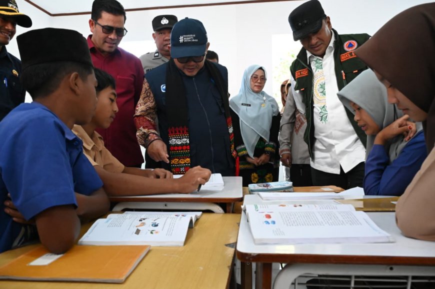 Sekolah Bangkit dari Bencana: Mendikdasmen Resmikan Puluhan Sekolah Aman di Aceh, Relokasi Rampung 2026
