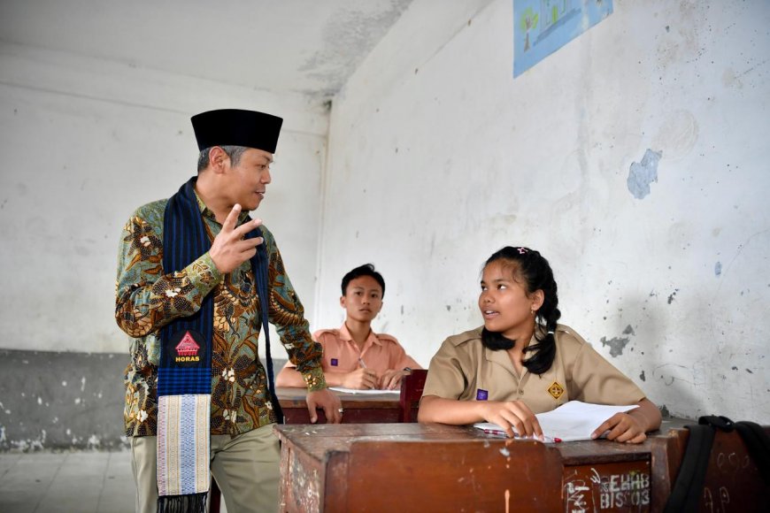 Wamen Pendidikan Turun ke Sekolah Kecil di Pematangsiantar, Guru dan Siswa SMKS Surya Terharu