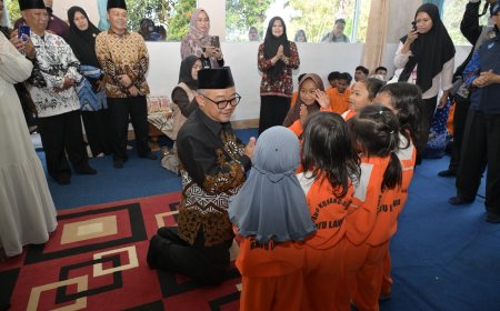 Kemendikdasmen Perluas Akses Pendidikan, PKBM Bhayangkara Cianjur Terima Papan Interaktif Digital