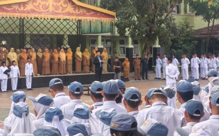 Rektor Unilak Ajak Siswa SMAN 2 Pekanbaru Berani Bermimpi dan Lanjut Kuliah