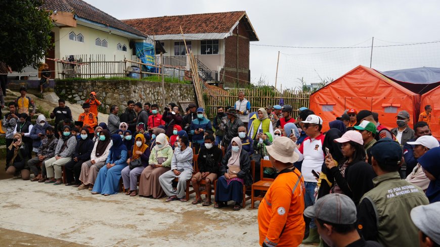 Madrasah Jadi Posko Kemanusiaan, Menag Pastikan Renovasi Pascabencana di Cisarua
