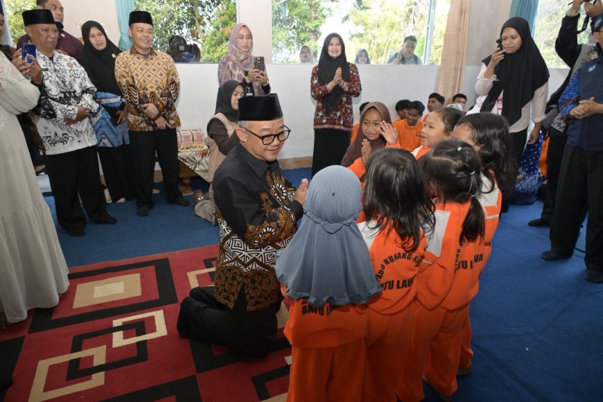 Kemendikdasmen Perluas Akses Pendidikan, PKBM Bhayangkara Cianjur Terima Papan Interaktif Digital