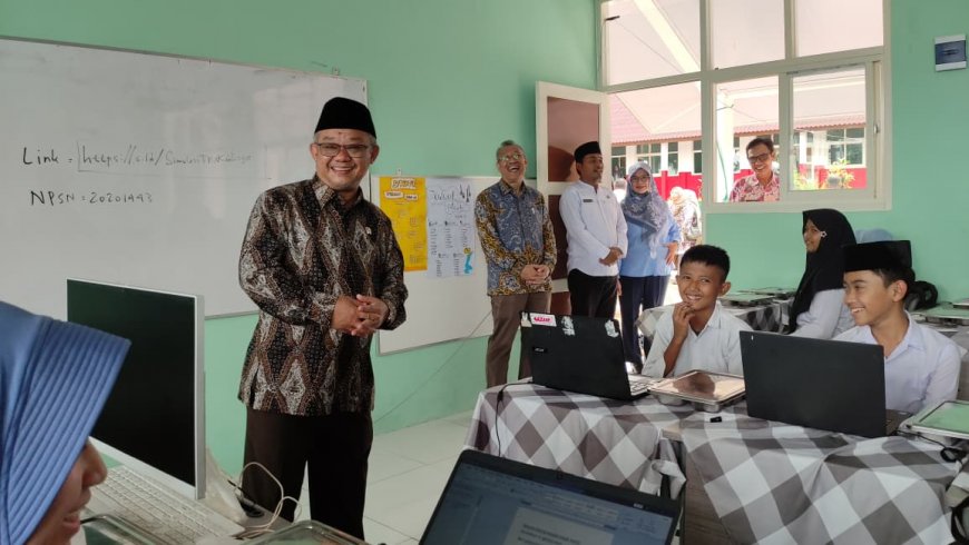 Sekolah Nyaman dan Anak Kenyang, Mendikdasmen Tinjau Langsung Dampak MBG dan Revitalisasi di Bogor