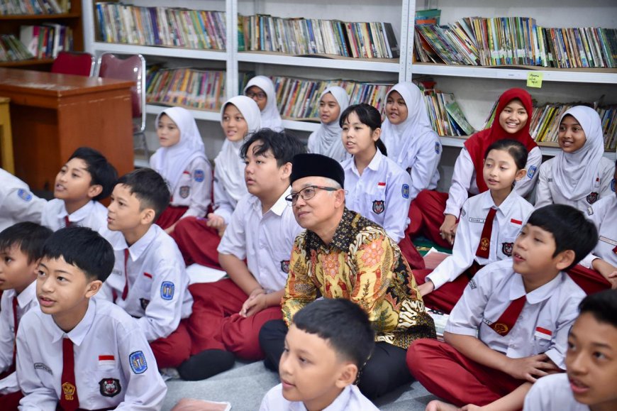 Wamendikdasmen Tinjau Pembelajaran Mendalam di Bandung, Tekankan Implementasi Nyata di Kelas