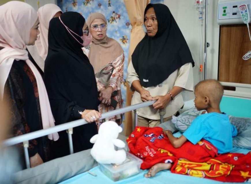 PKK dan DWP Riau Kunjungi Pasien Anak di RSUD Arifin Achmad