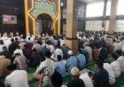 Hujan Guyur Pekanbaru, Ribuan Jemaah Tetap Padati Salat Idulfitri di Kampus Umri