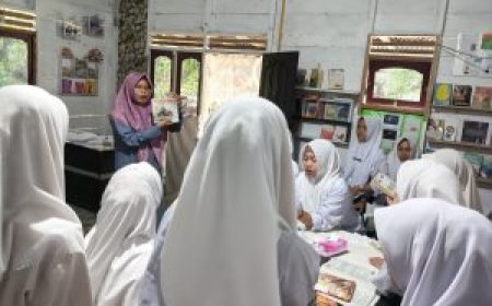 Alumni FIKOM UIR Dirikan Pustaka “Titik Temu” di Rohul, Gerakkan Literasi Desa