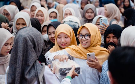 UIR Bagikan 2.200 Paket Buka Puasa dan Takjil di Ramadan 1447 H, Mahasiswa Anak Kos Ikut Terbantu