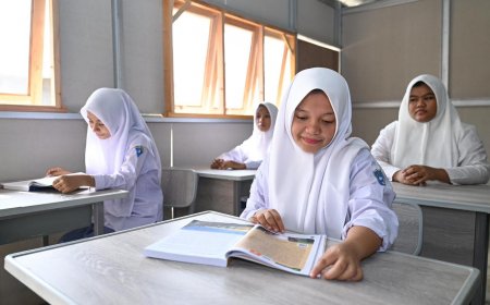 Mendikdasmen Resmikan 6 Ruang Kelas Darurat di Pidie Jaya, Pemulihan Sekolah Pascabanjir Dipacu