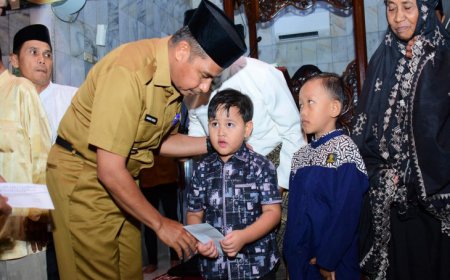 Safari Ramadan di Kampar Utara, Bupati Ahmad Yuzar Salurkan Bantuan dan Serap Aspirasi Warga