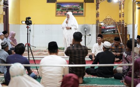 Safari Ramadan di Sabak Auh, Bupati Siak Afni Minta ASN Layani Masyarakat dengan Ramah dan Tulus