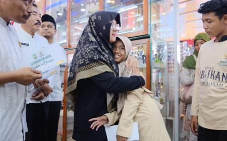 Bupati Siak Temani Anak Yatim Belanja Kebutuhan Lebaran Lewat Program Baznas