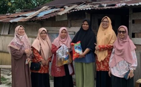 DWP UIN Suska Riau Bagikan 30 Paket Sembako untuk Dhuafa Lewat Program Sedekah Jumat Barokah